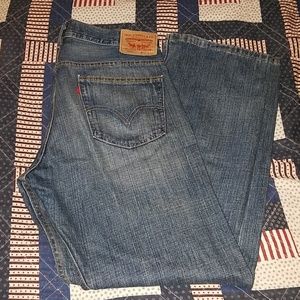 Levi jeans loose and straight